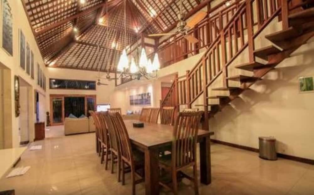 Kelapa Luxury Villas 70/80