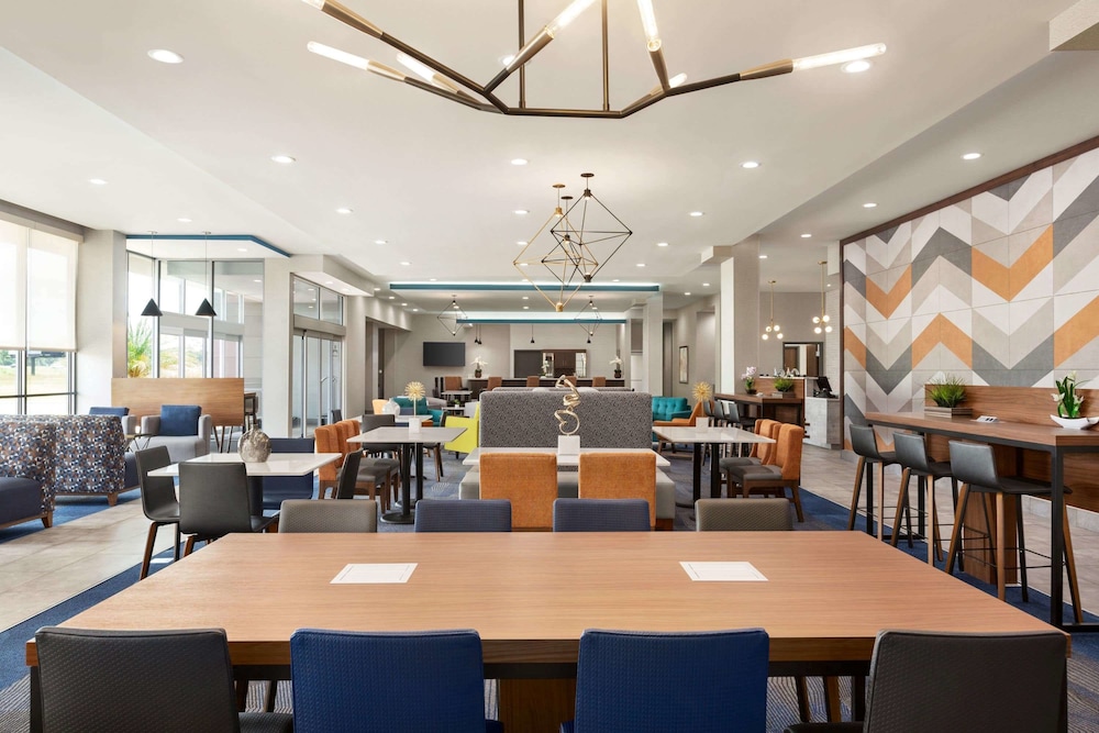 La Quinta Inn & Suites by Wyndham Brunswick/Golden Isles 48/59