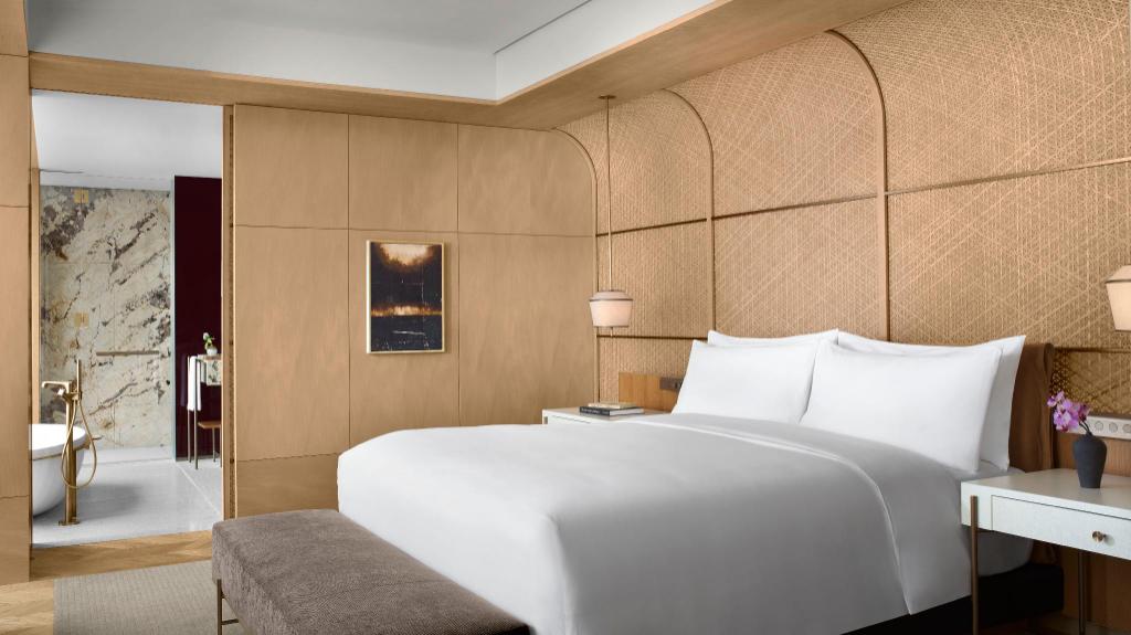 1 Bedroom, the Ritz, Suite, King Bed, Bay View, Club Lounge Access