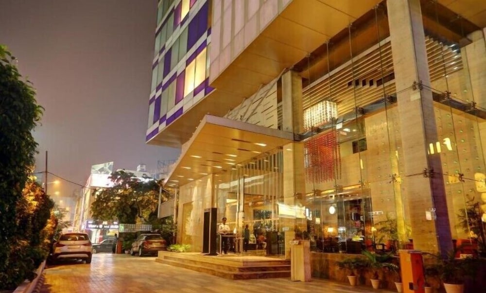 MOSAIC HOTELS - NOIDA 2/66
