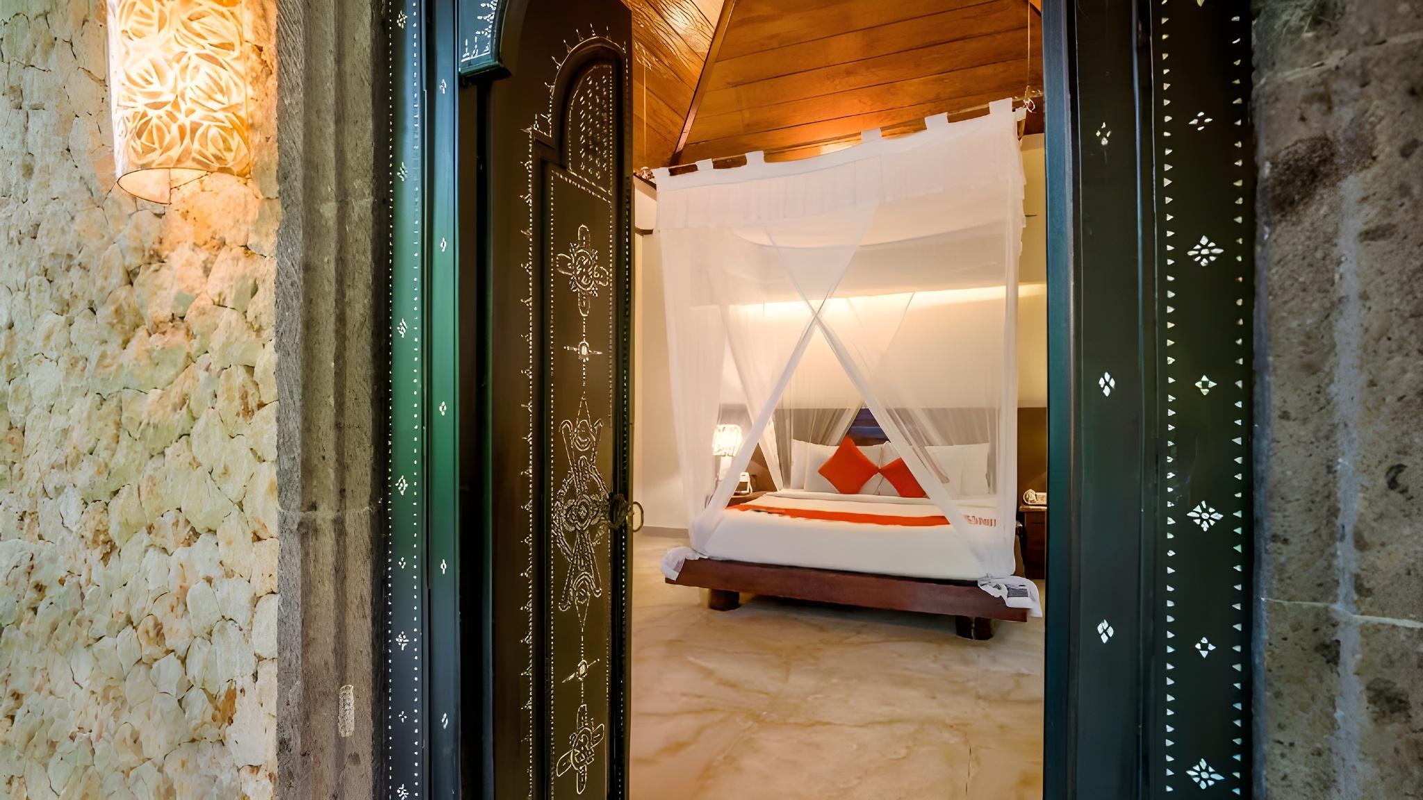 Bungalow, Double Bed, Tonys Villas and Resort Seminyak Bali 2/2