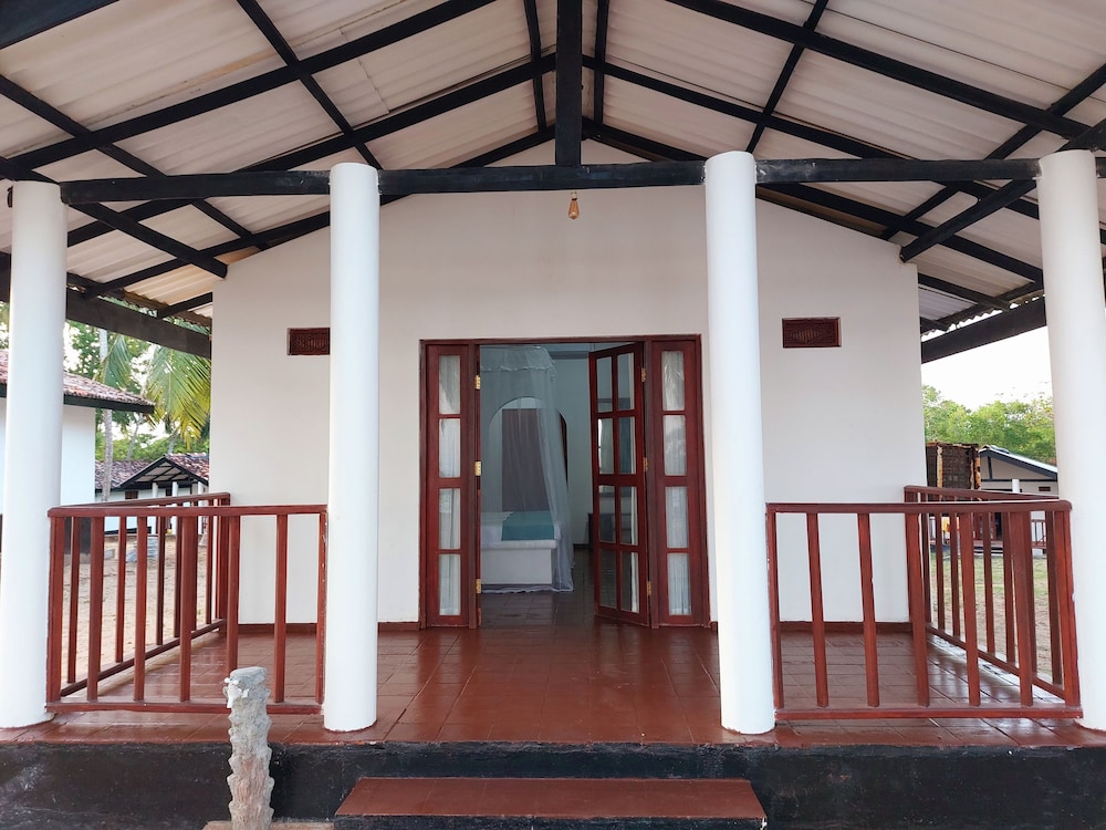 Darwins Beach Resort 3/50