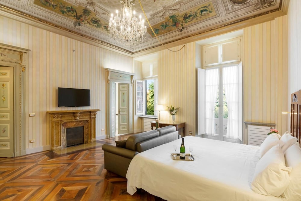 Hotel Roma E Rocca Cavour 42/82