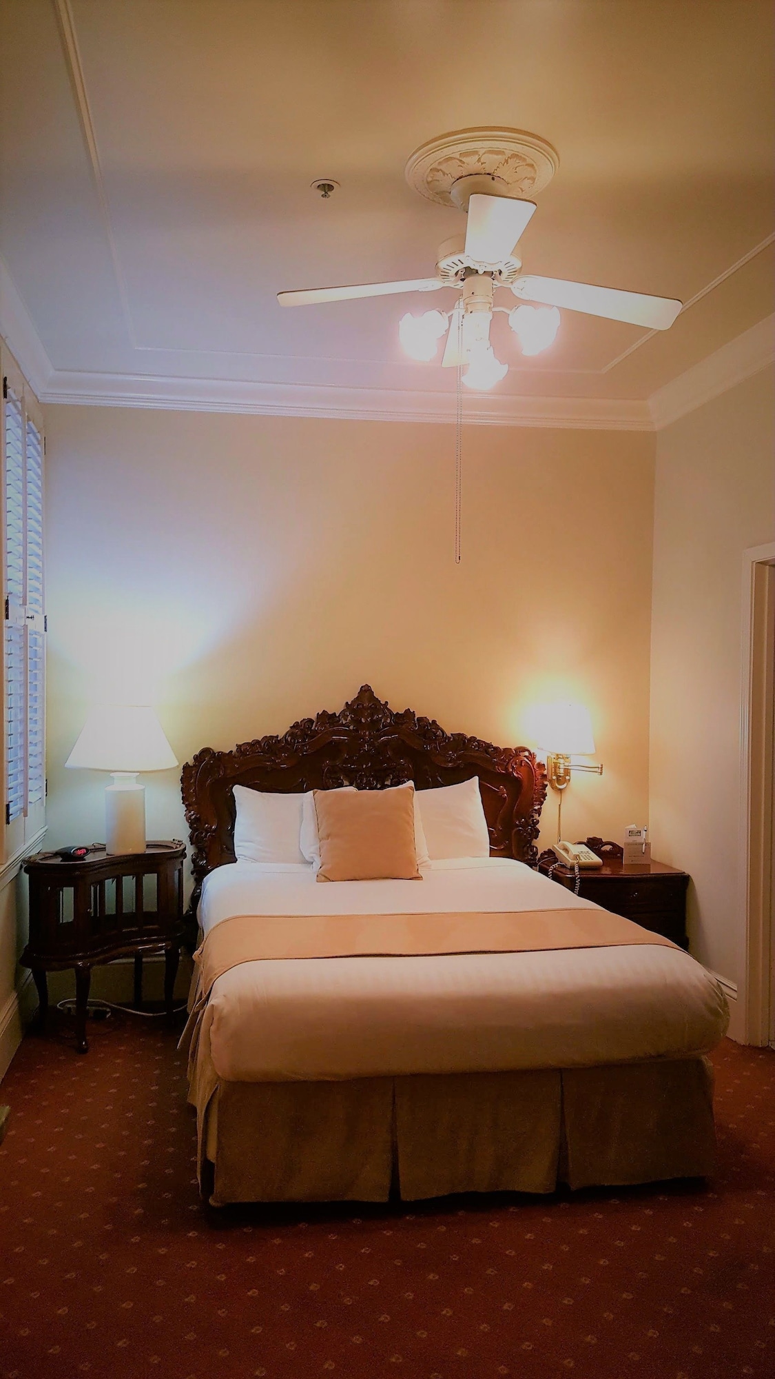 STANDARD, QUEEN BED