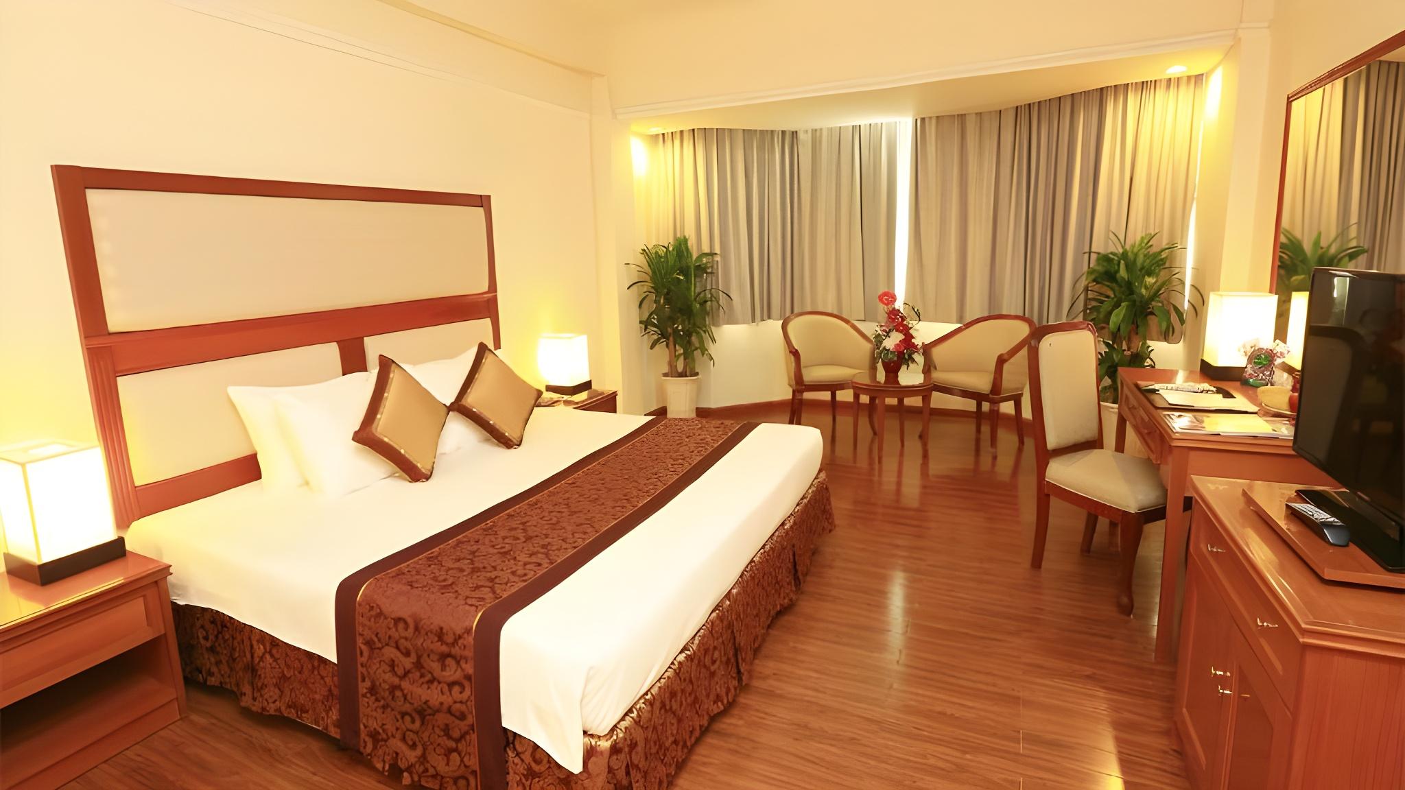 EXECUTIVE SUITE