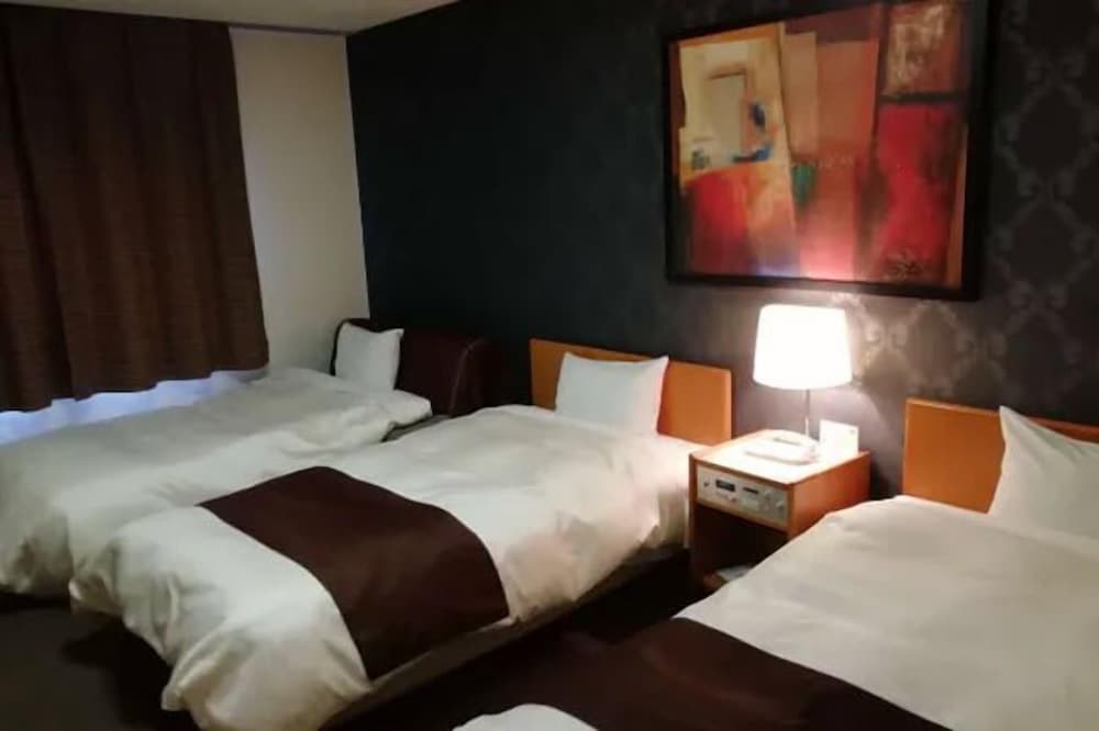 ROOM, TRIPLE