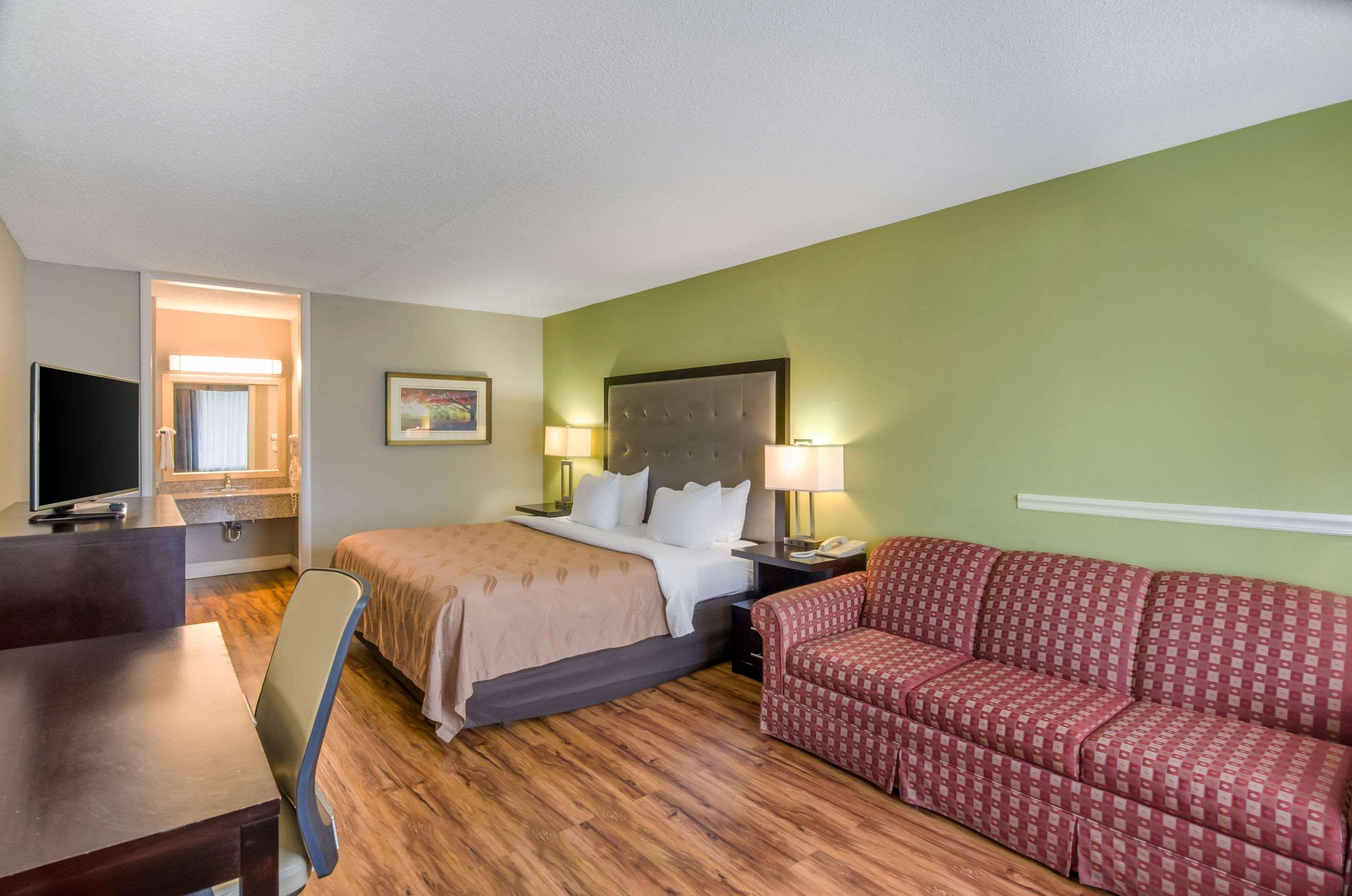 ROOM, KING BED