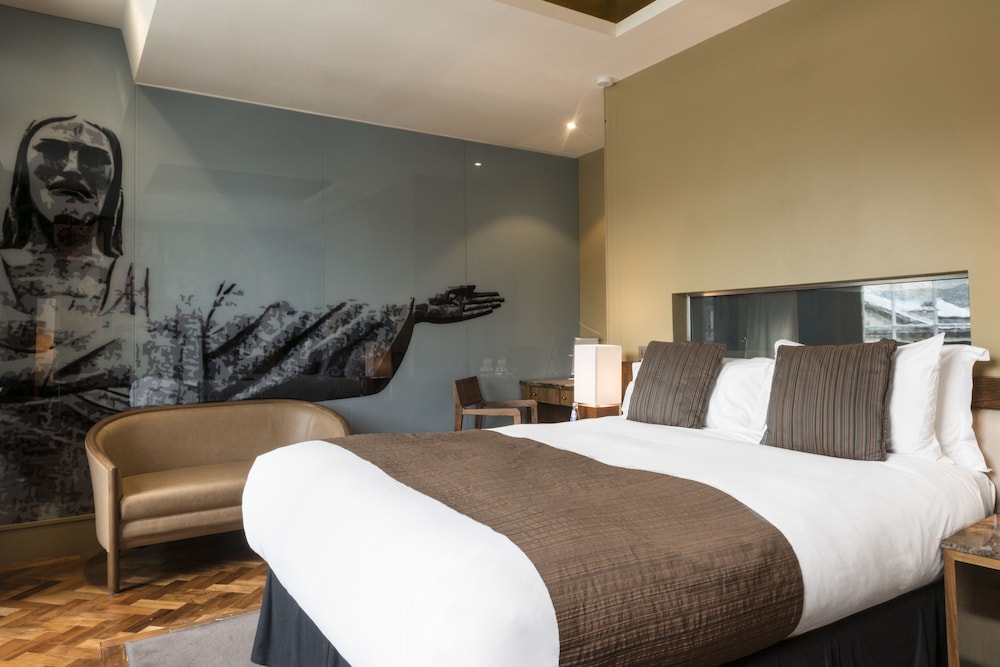 Le Monde Hotel 11/50