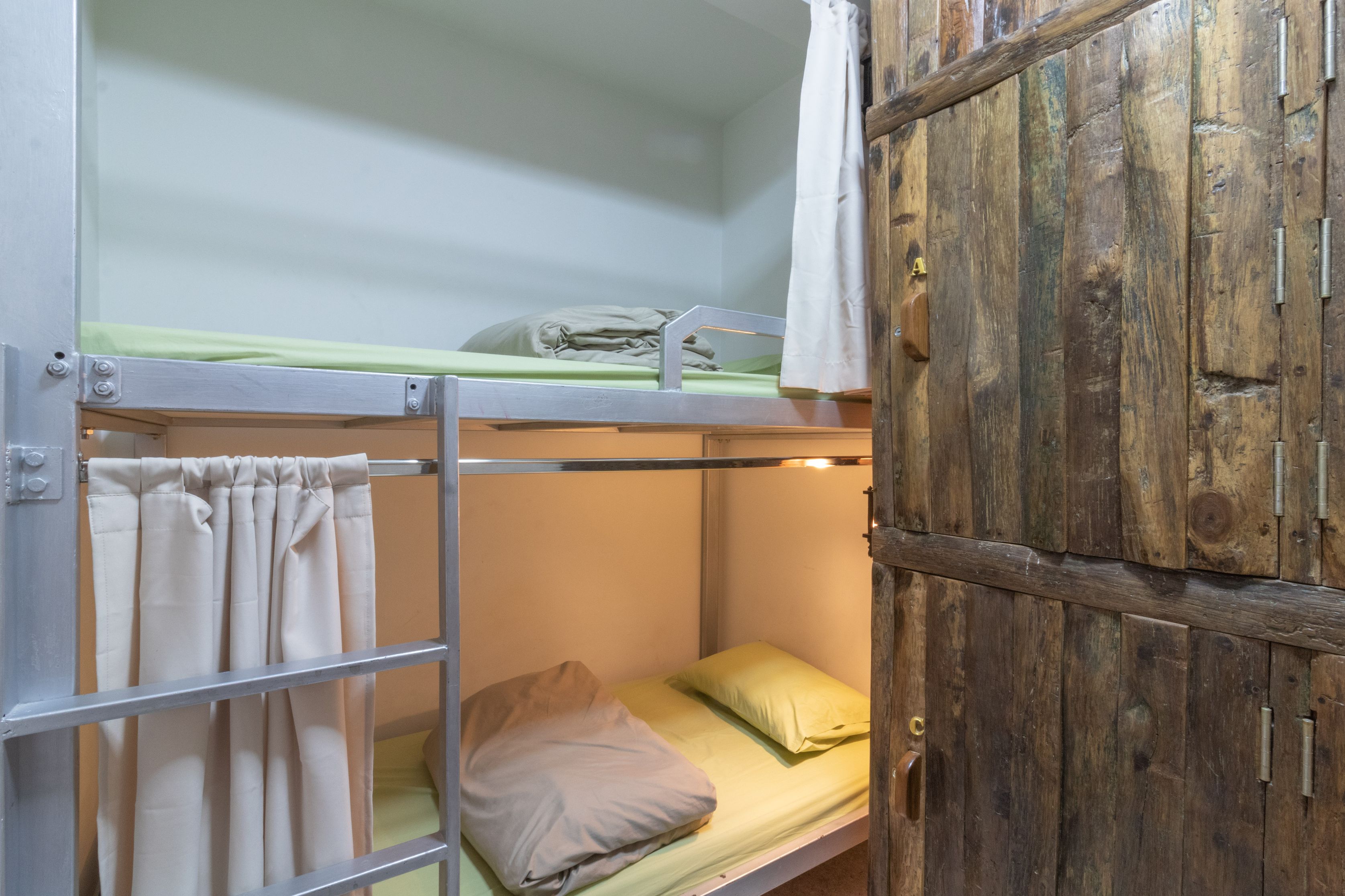 Banthat Thong Hostel 18/35