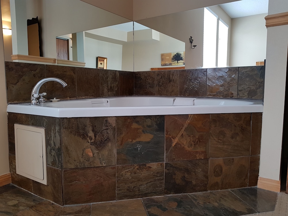 Sunset Resorts Canmore 6/50