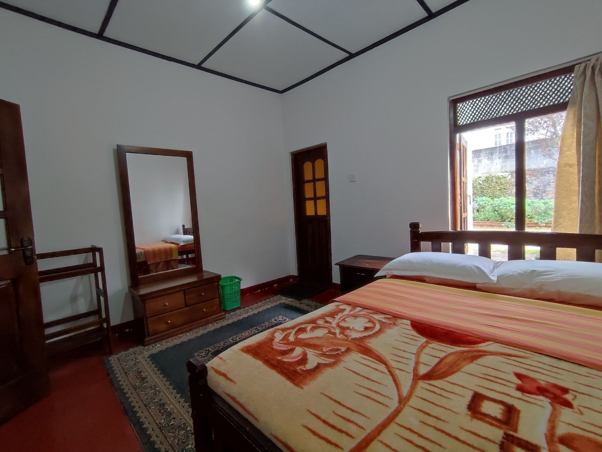 STANDARD, QUEEN BED, PRIVATE BATHROOM, GROUND FLOOR