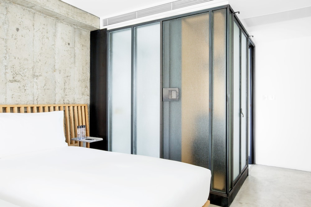 DELUXE, TWIN BEDS