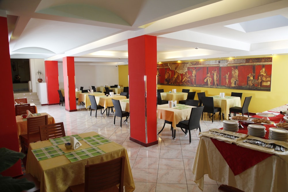 restaurant cafeteria