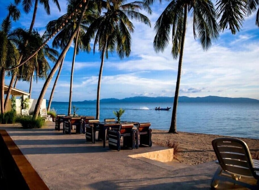 Lime N Soda Beachfront Resort 38/50