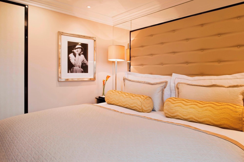 DELUXE, QUEEN BED