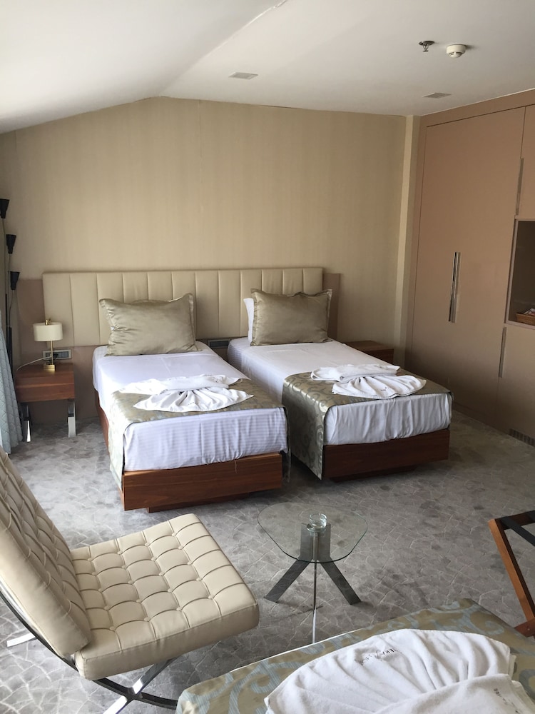 Inera Hotel 4/42
