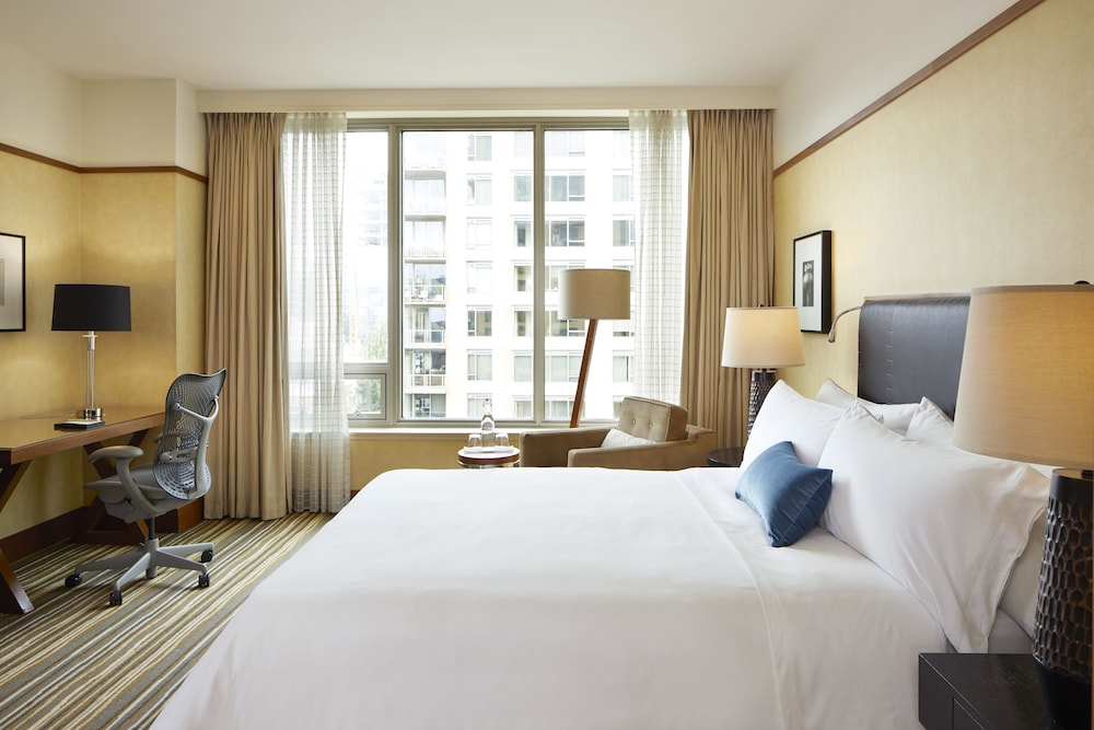 1 Hotel Seattle 24/84