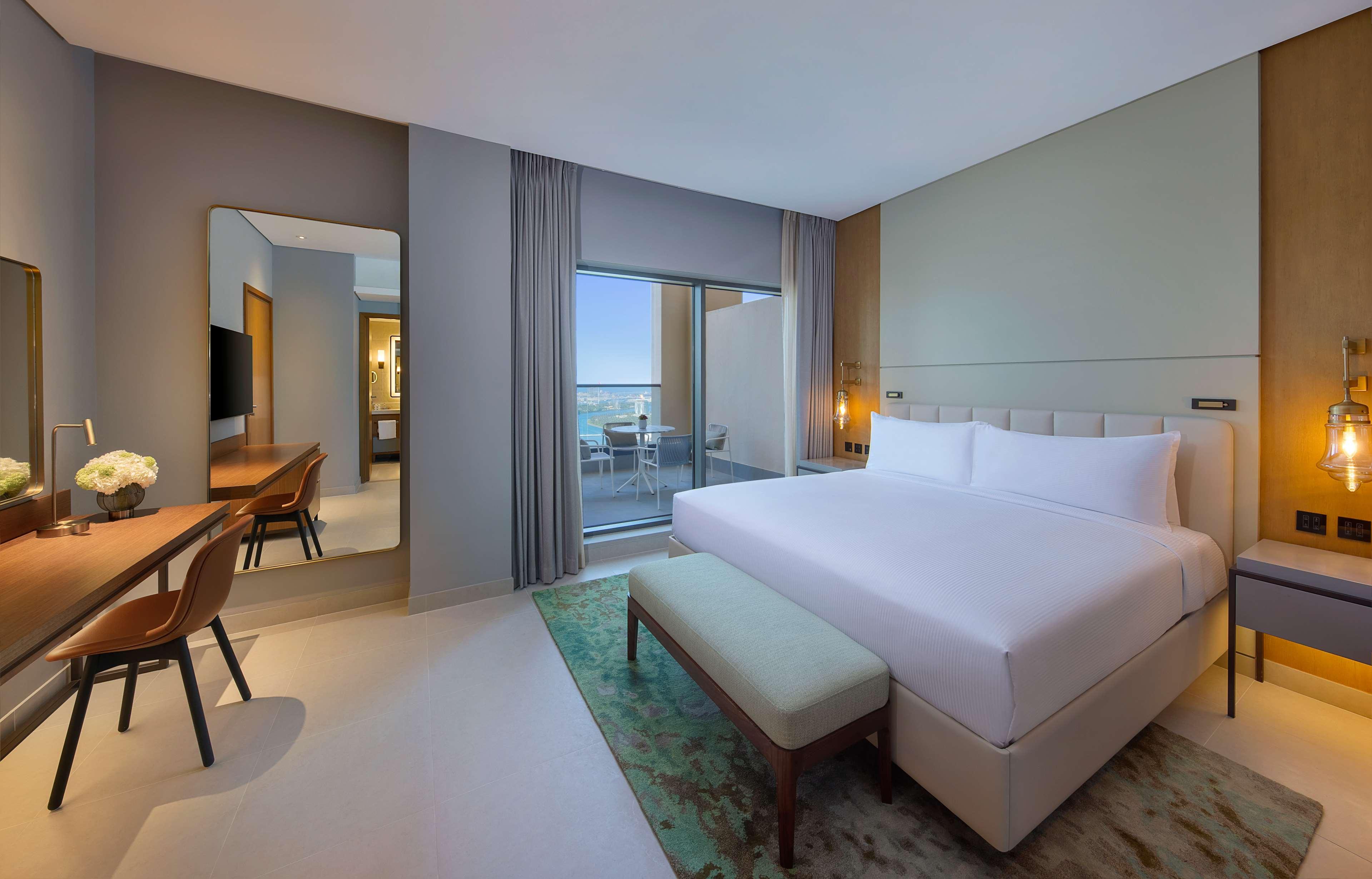 1 BEDROOM, APARTMENT, KING BED, WATER FRONT, BALCONY