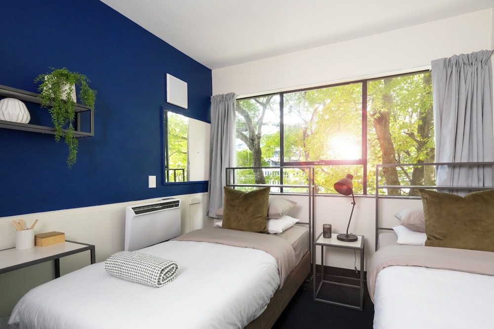 YMCA Hostel 18/68