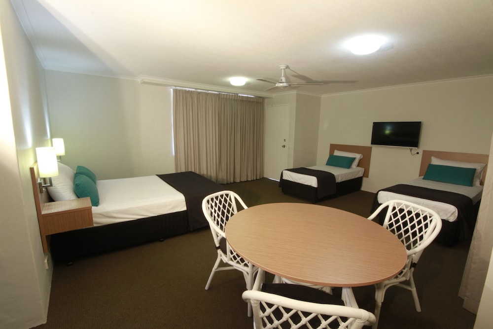 Darcy Arms Motel 47/52