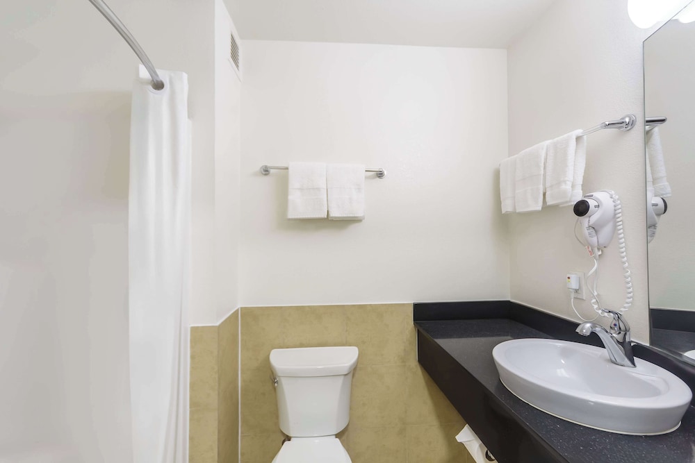 Motel6 Laredo, TX - Airport 61/66