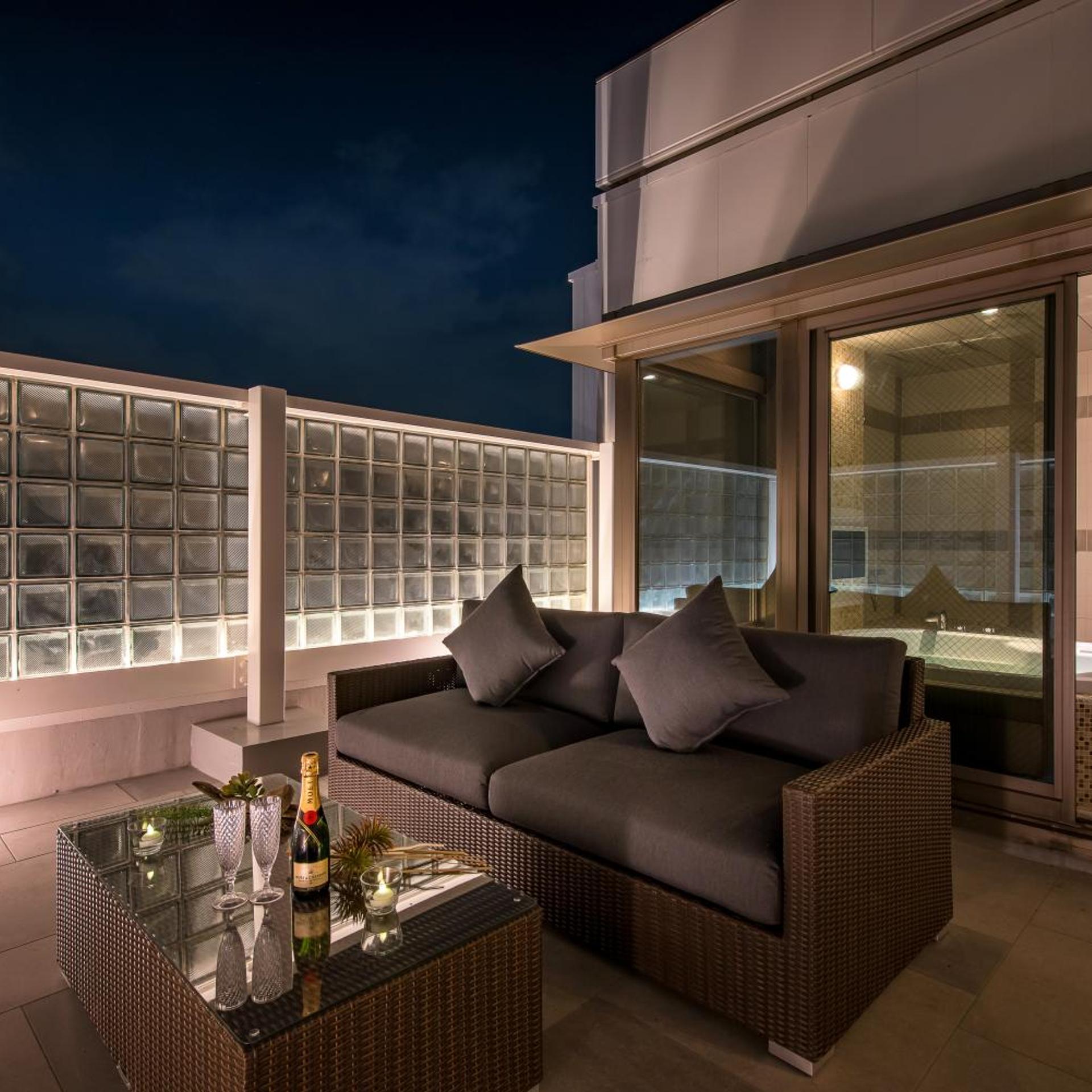 Hotel C. Chiba Shiroi 54/58