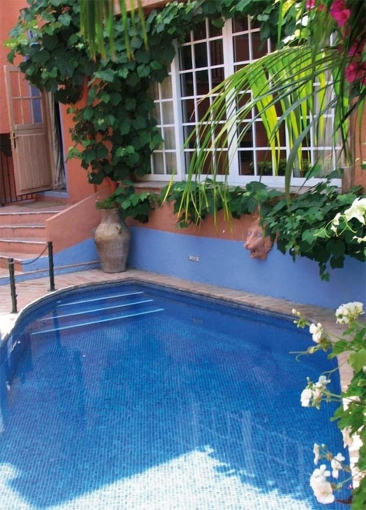 Amanhavis Hotel 33/41