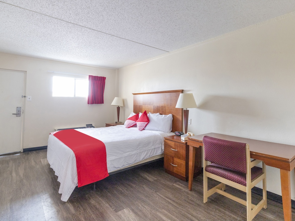Oyo Hotel San Antonio Lackland AFB/Seaworld Hwy 90 W 25/52