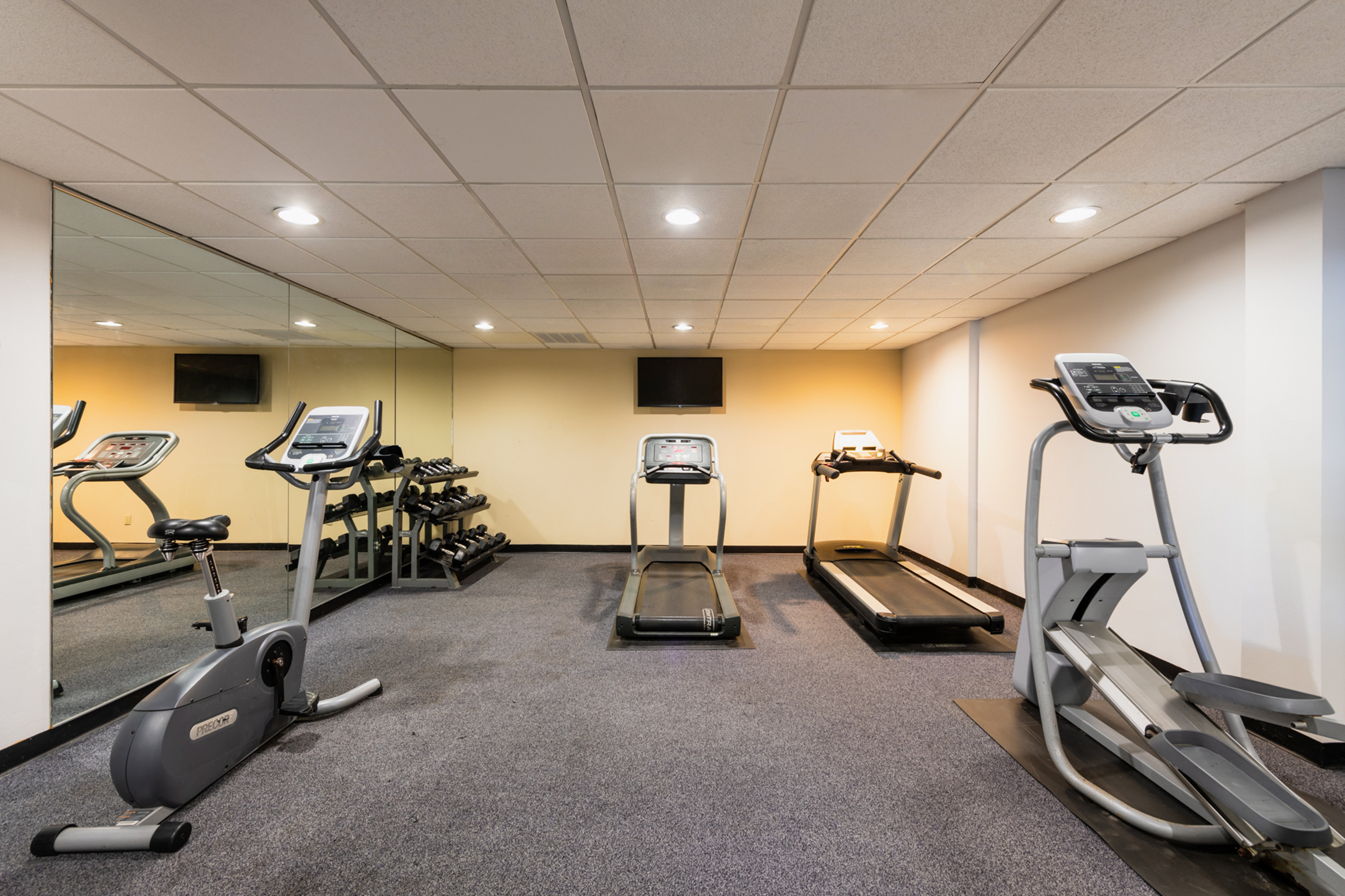 Holiday Inn South Plainfield-Piscataway 31/50