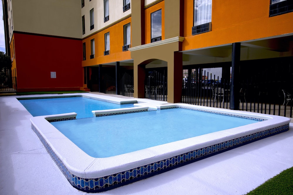 Hotel Consulado Inn 8/46