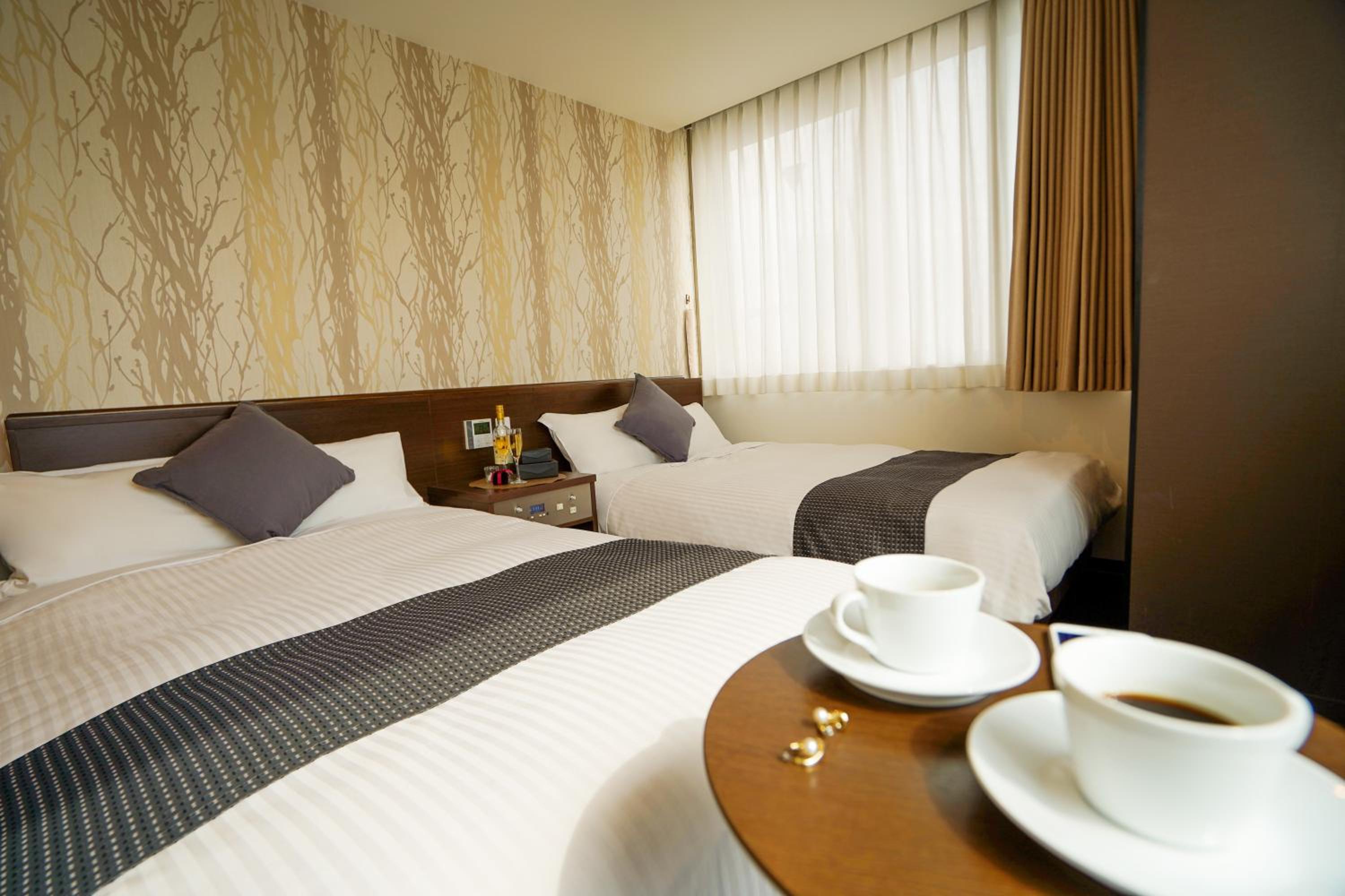 Room, Twin Beds, Electronic Cigarette Only, Smoking