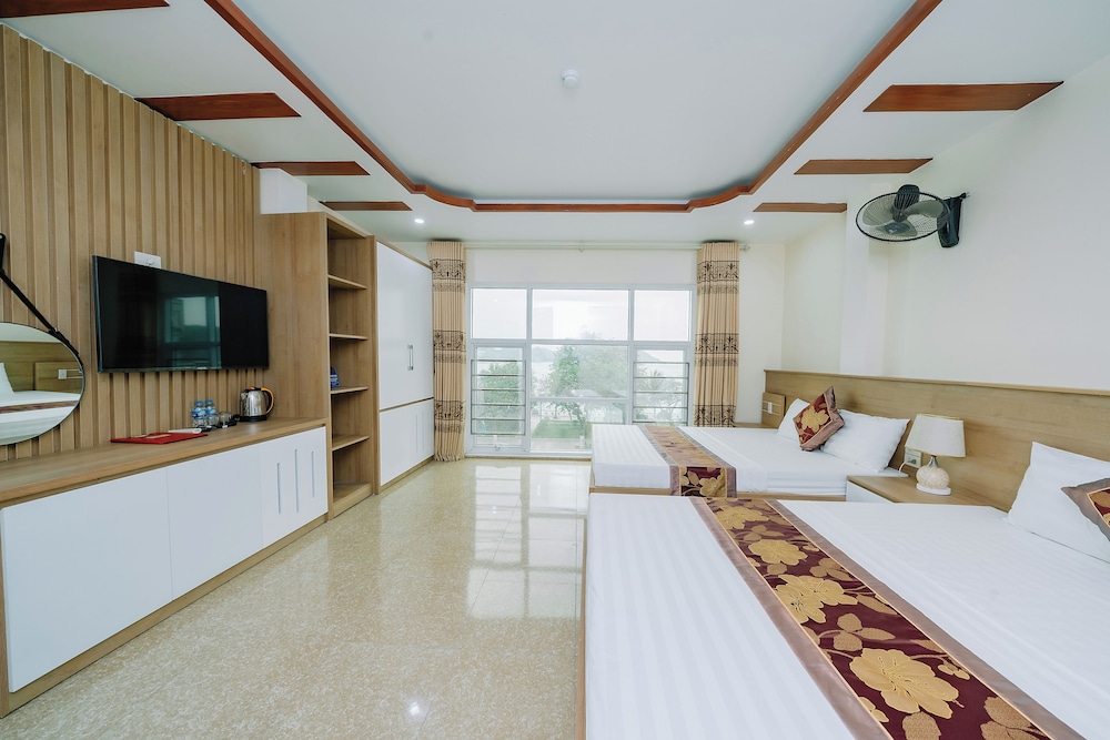 FAMILY, DOUBLE OR TWIN BED, BEACH VIEW