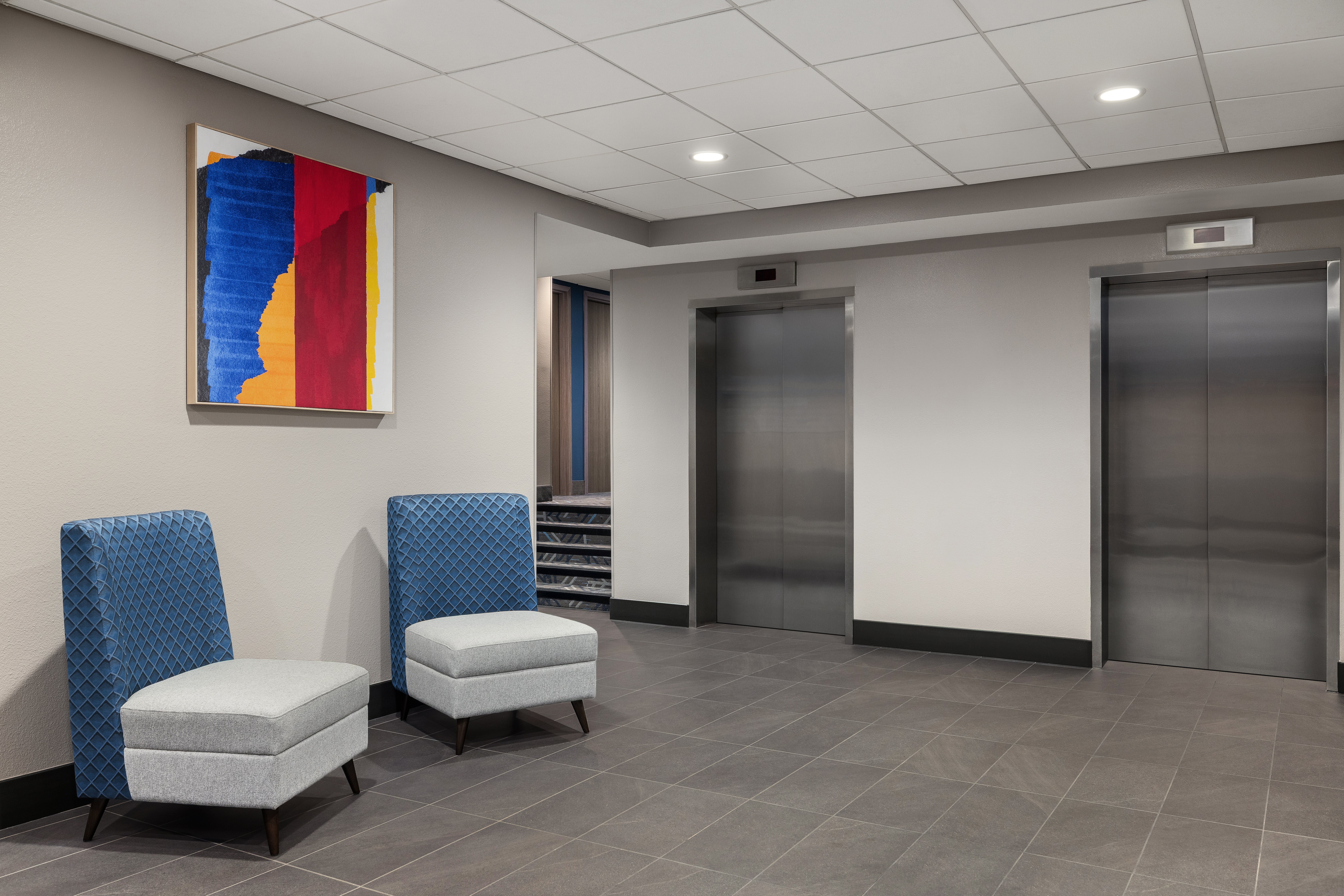 Holiday Inn Express & Suites Phoenix - Midtown 24/54