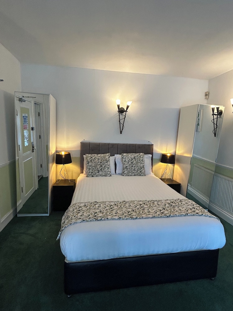 Barons Court Hotel 29/72