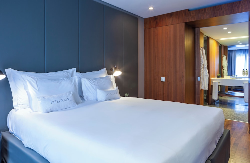 SUPERIOR, SUITE, KITCHENETTE