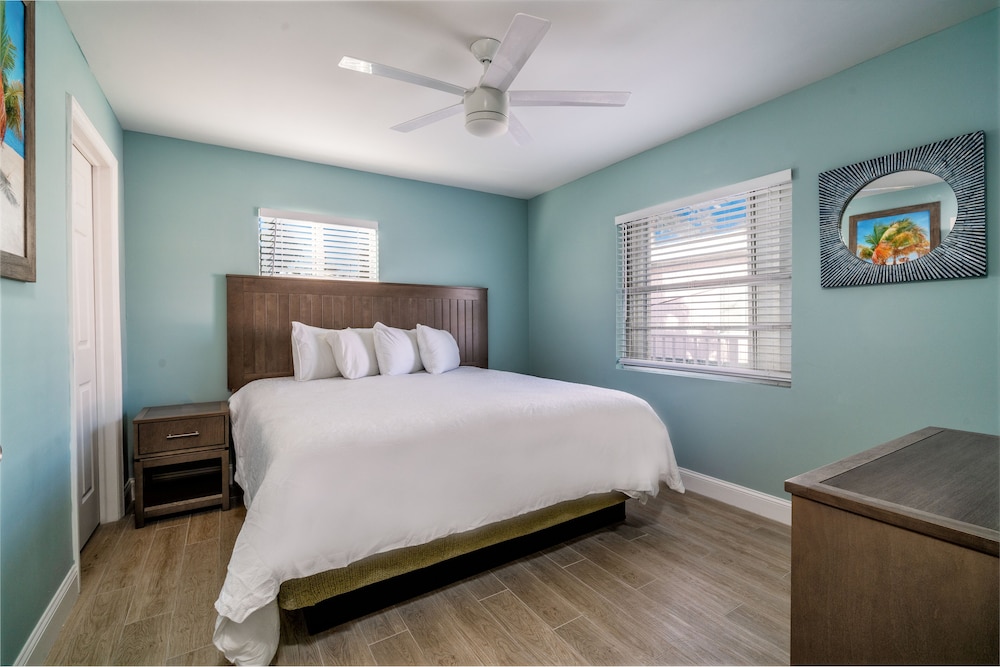 2 Bedrooms, Signature, Suite, King Bed, Ocean Front, Sofa