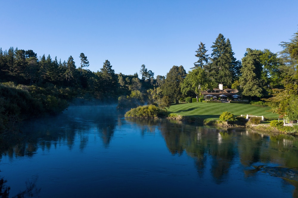 HUKA LODGE 49/66