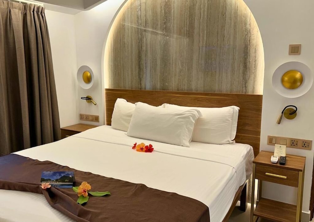 Signature, Ocean, Superior, King Bed, Sofa, Kitchenette