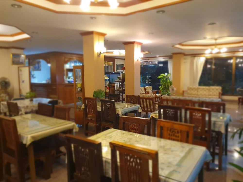 Ritzy House Hotel 13/19