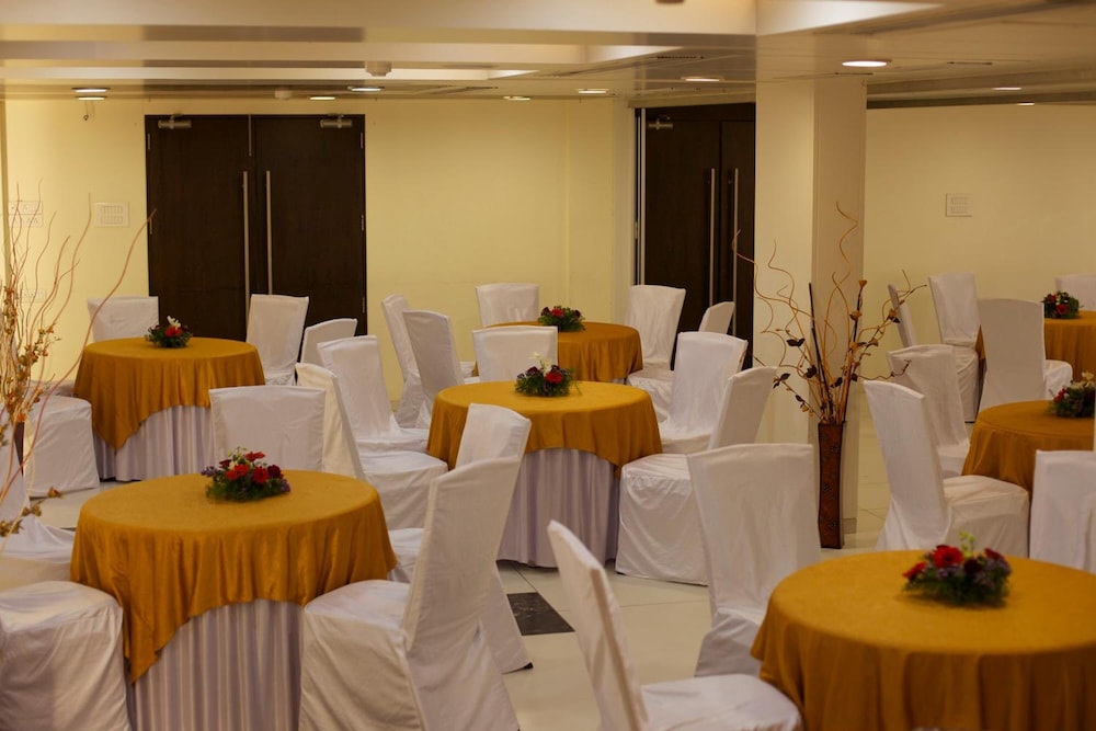 Shree Panchratna Hotel 23/26