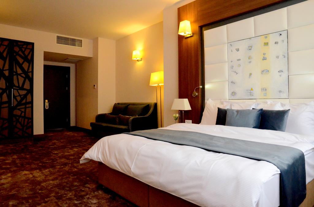 Deluxe, Double Bed
