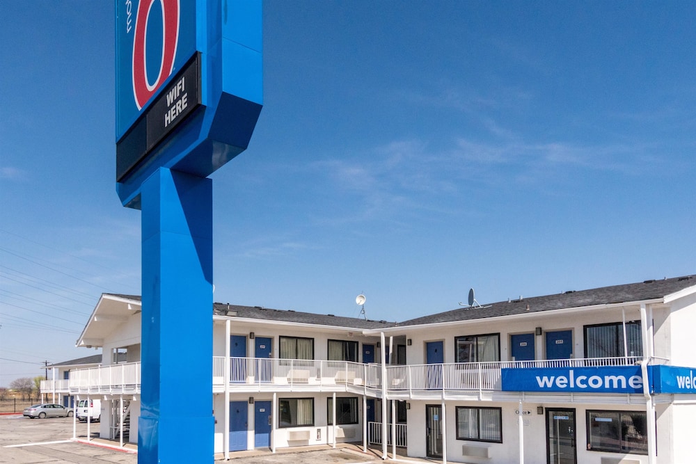 Motel6 Fort Worth, TX - North 7/33