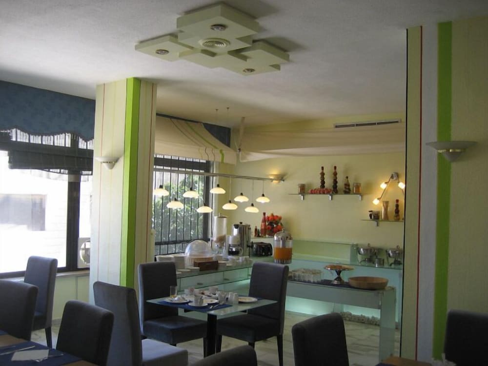 Crystal Suites 12/25