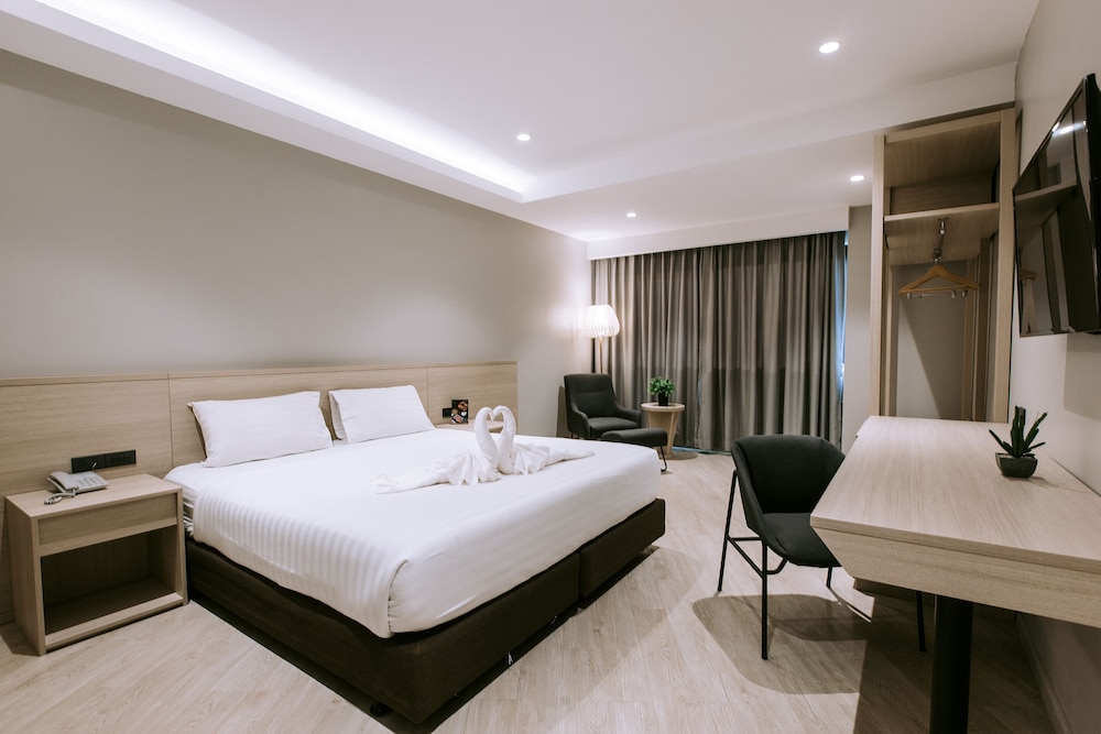 غرفة ديلوكس بسرير كينج، The Rich Hotel Korat 2/6