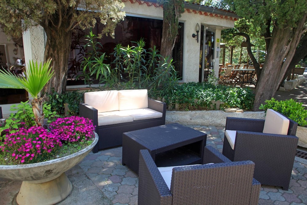 HOTEL LE PETIT MANOIR REST. LA TONNELLE 17/27