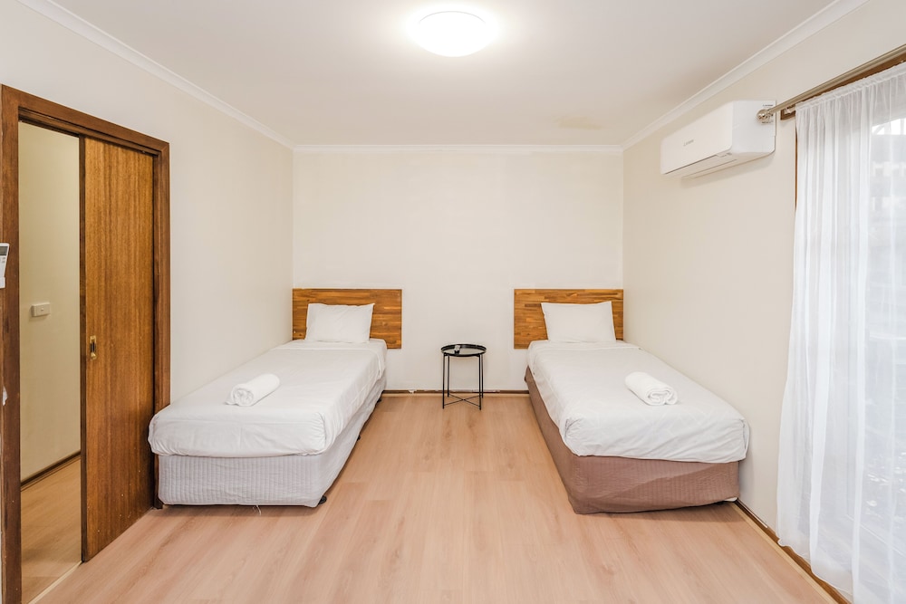 2 BEDROOMS, APARTMENT, PRIVATE GARDEN