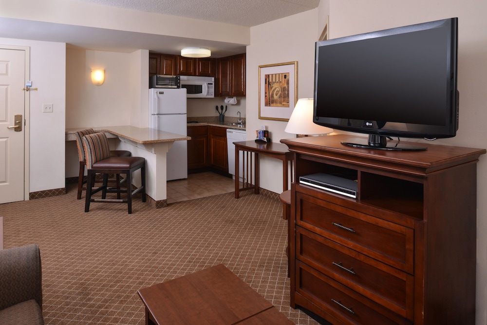 Staybridge Suites Indianapolis Airport 44/70