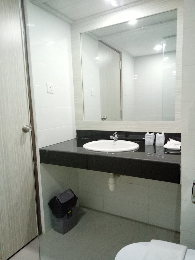 The K Hotel 29/48