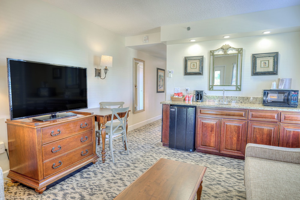 La Fiesta Ocean Inn And Suites 7/50