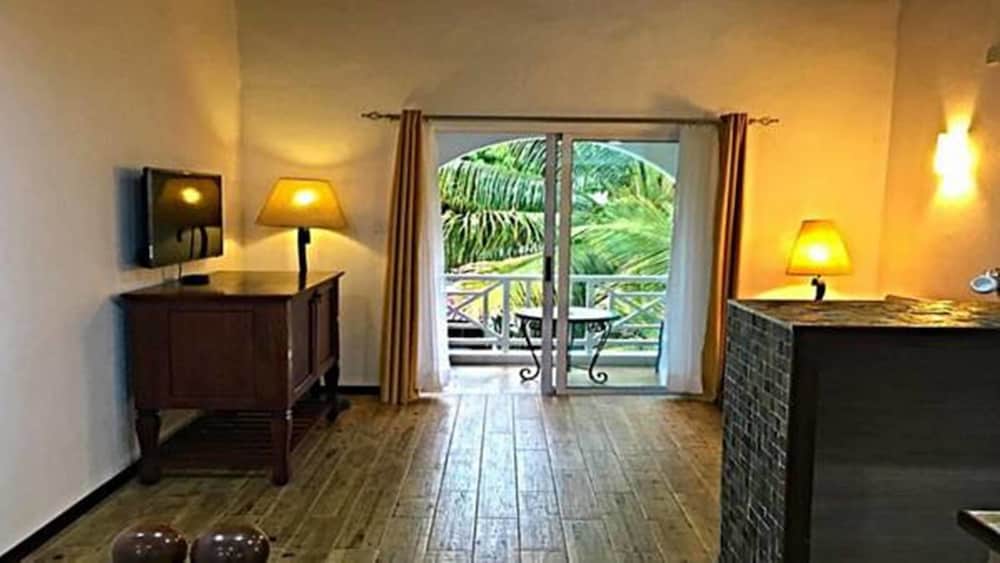 Ocean Villas Apartments 7/50